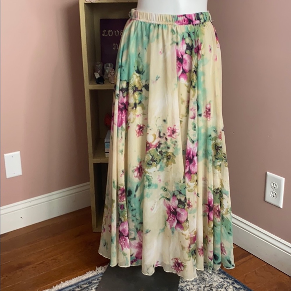 Simply gorgeous maxi skirt